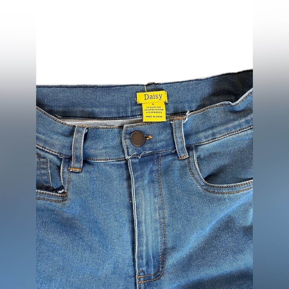 Daisy Distressed Fringe Detail Blue Jeans Size Small - Picture 4 of 16